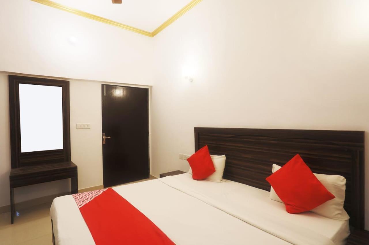 Central Hotel Khajurāho Esterno foto