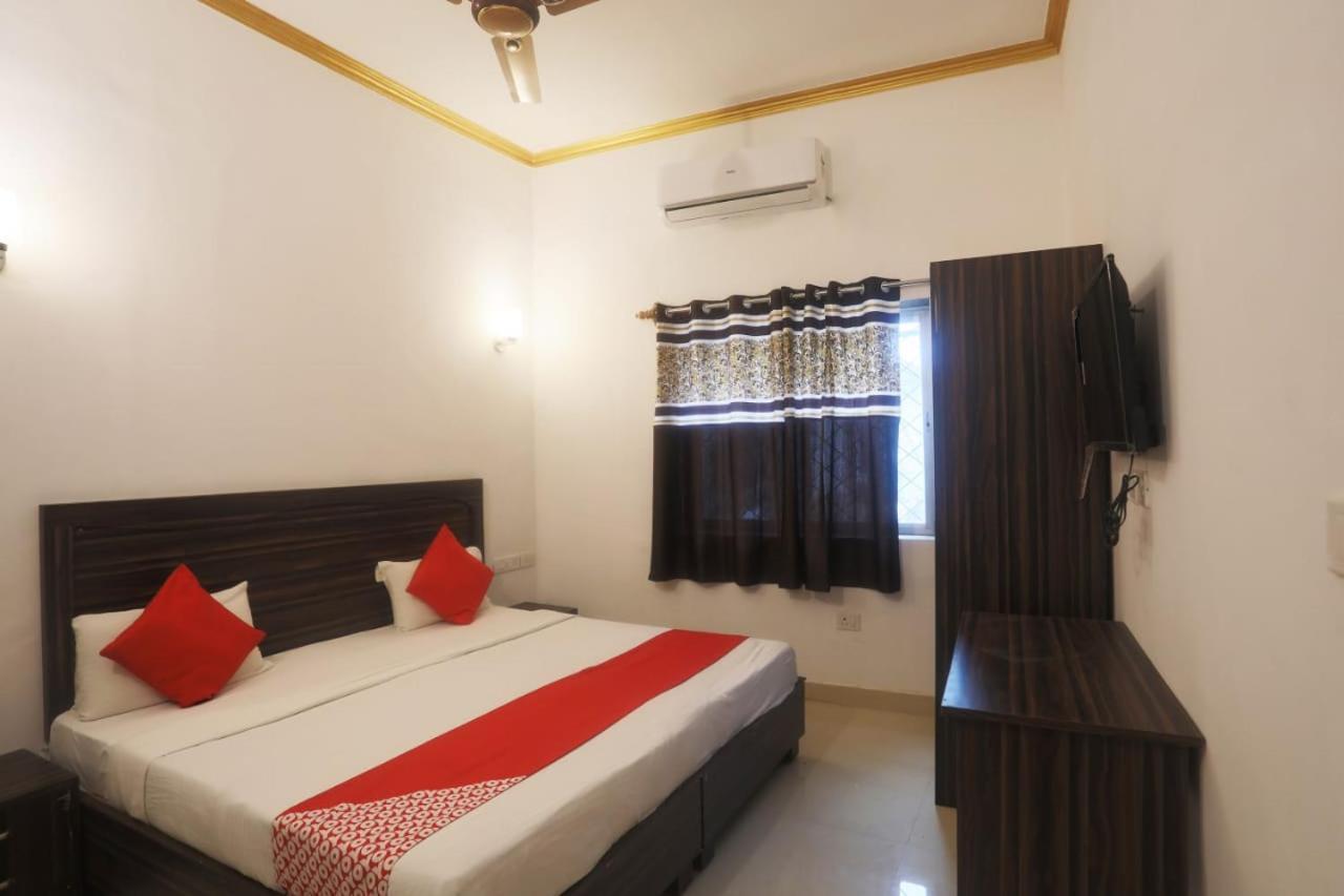 Central Hotel Khajurāho Esterno foto
